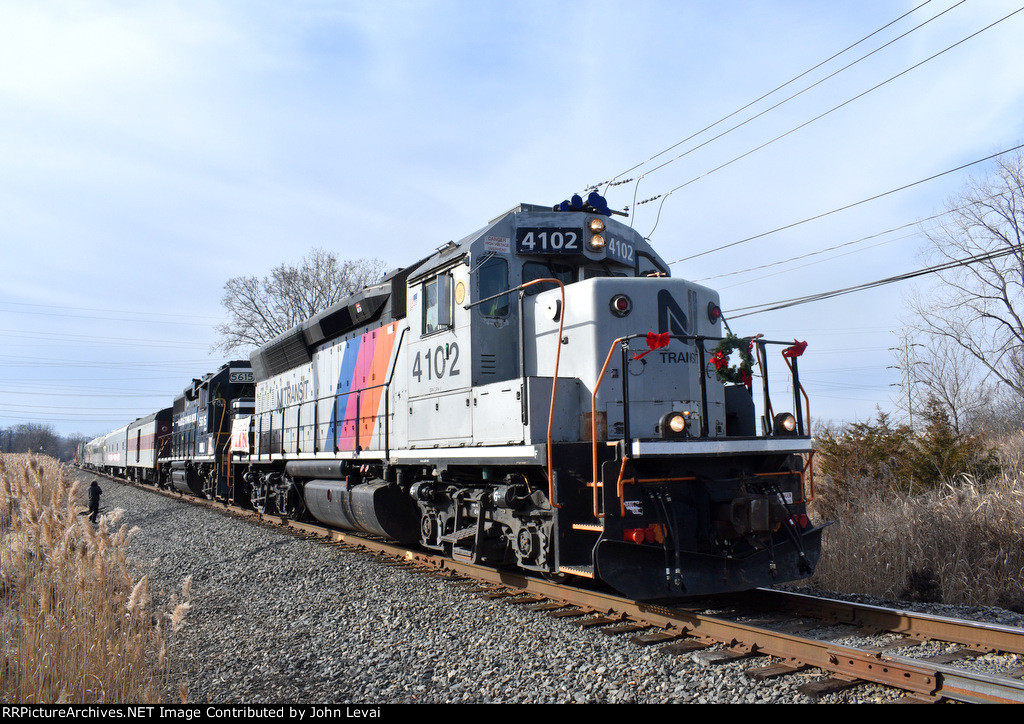 M&NJ TFT Train approaching the Leone Rd Xing in Chester